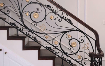 Cầu Thang Sắt Mỹ Thuật Tại long An